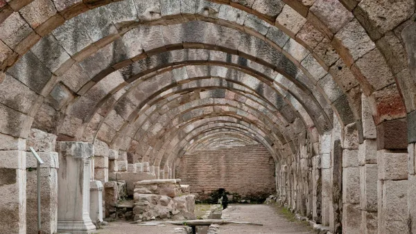 Agora Örenyeri yapılarının ayakta kalan kısmı
