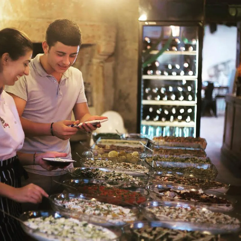 Restoranlar listesinden Eflatun Alaçatı'nın çeşit çeşit ve birbirinden lezzetli mezeleri