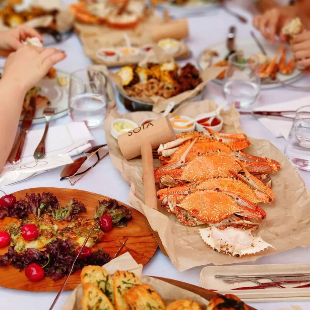 Restoranlar listesinden Sota Alaçatı'nın eşsiz yemekleri, yengeç ve salata