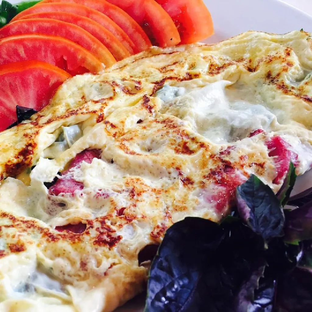 Zeytinaltı Alaçatı'da lezzetli omlet sunumu