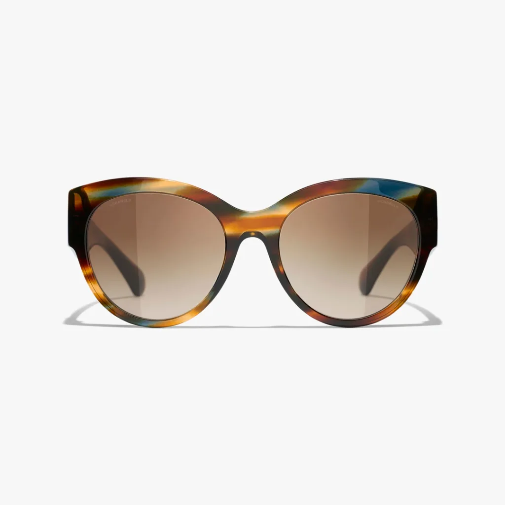 Chanel markasının çok renkli 2023 modasına uygun desenli güneş gözlükleri