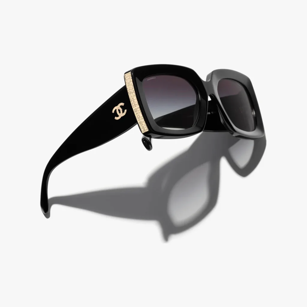 Chanel markasının siyah renkli 2023 dikdörtgen çerçeve modasına uygun gözlüğü