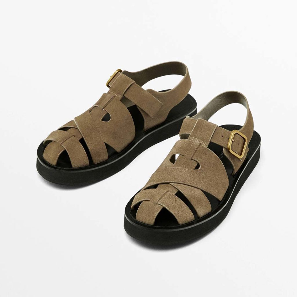 Massimo Dutti'nin kayışları ve tokaları bulunan yazlık sandalet.