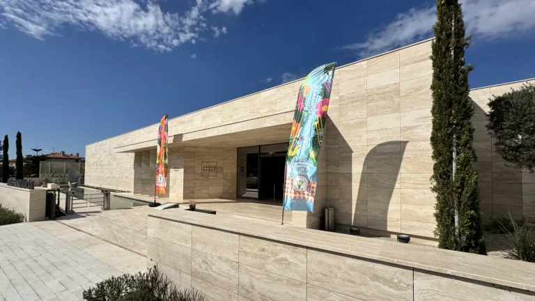 Foto Arkas Sanat Alaçatı gösteriyor. 15. Alaçatı Ot Festivali basın toplantısı burada gerçekleştirildi.