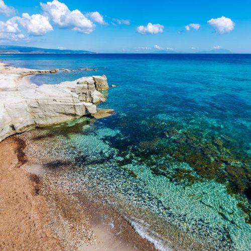 Deliklikoy plajı havadan görüntüsünde kumsal ve deniz